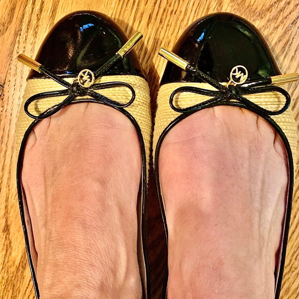 Michael  Kors black patent and wheat bow flat!